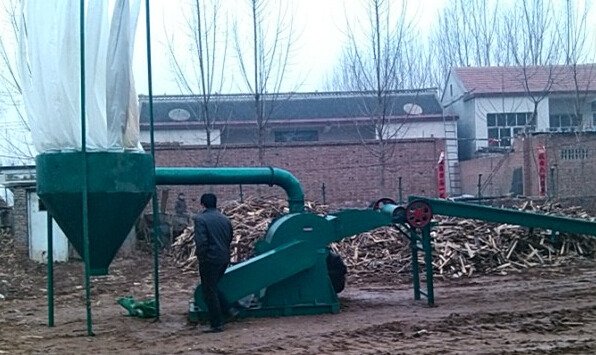 600型木材粉碎机的生产现场